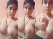 Desi Girl Shows Boobs